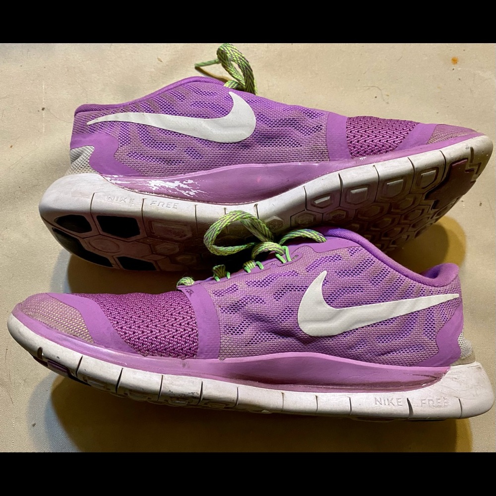 Nike youth shoes free 5.0 size6Y